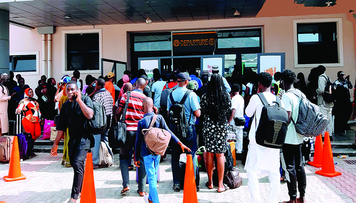 Cash squeeze persists amid yuletide activities