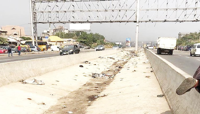 Residents lament open defecation on Lagos-Ibadan Expressway, fear disease outbreak
