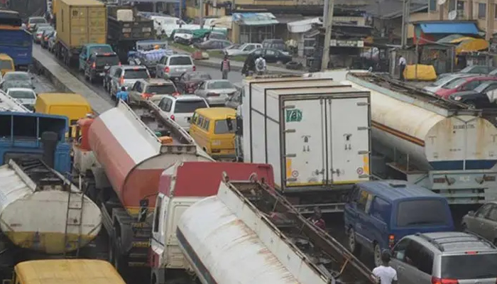 Gridlock: Businesses, others lose N100bn monthly as petrol tankers, containers occupy Apapa roads
