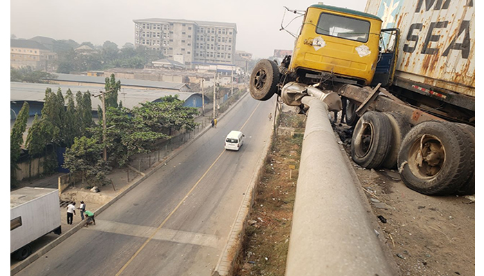 Five killed, 12 injured in Lagos-Ibadan Expressway crash