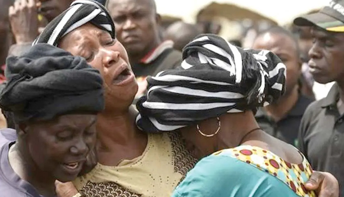 ‘Transport fare terrible, garri no longer snacks’- Nigerians weep, lament economic hardship